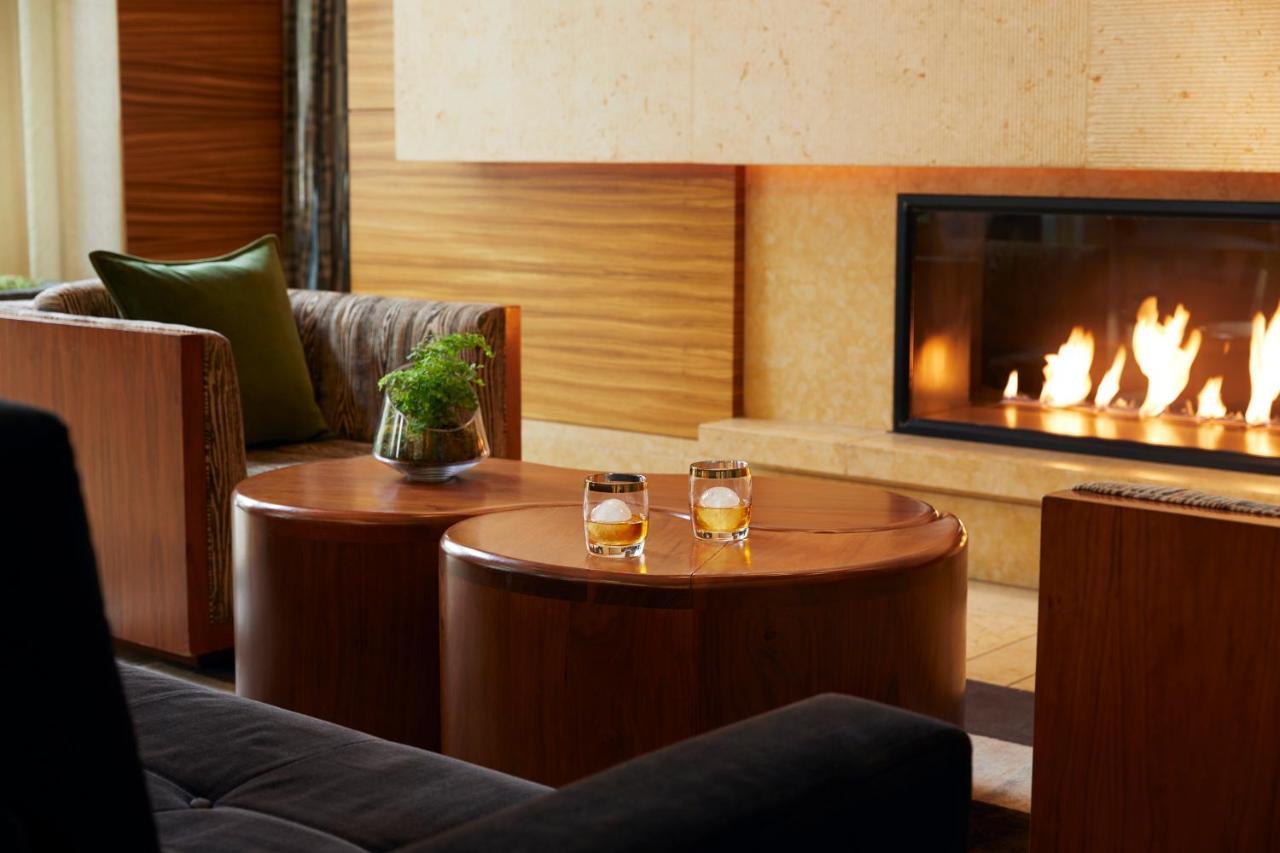 1 Hotel Seattle Exterior foto The fireplace at the lobby